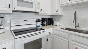 Coffee/tea maker, fridge, microwave, oven - 1BD/1BA Condo with Hallway Bunks, Steps to Public Beach, Pool + Hot Tub (Perdido Key)