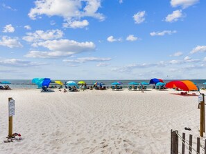 Beach nearby - 1BD/1BA Condo with Hallway Bunks, Steps to Public Beach, Pool + Hot Tub (Perdido Key)