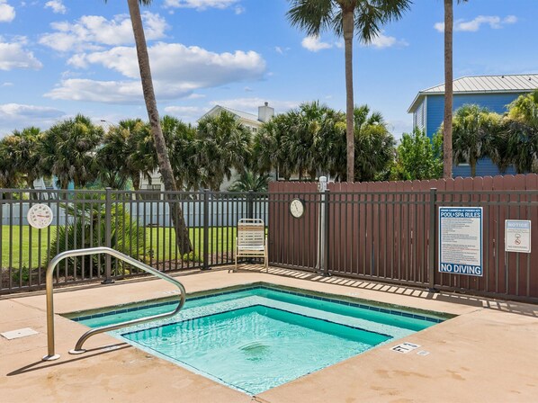 Hot Tub - 1BD/1BA Condo with Hallway Bunks, Steps to Public Beach, Pool + Hot Tub (Perdido Key)