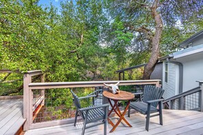 Outdoor dining - Uplift House I 3/3, Stars, Sauna (Dripping Springs)