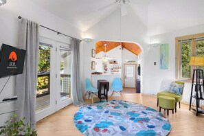 Interior - Uplift House I 3/3, Stars, Sauna (Dripping Springs)