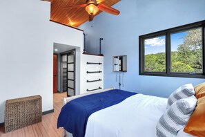 3 bedrooms, desk, WiFi, bed sheets - Uplift House I 3/3, Stars, Sauna (Dripping Springs)