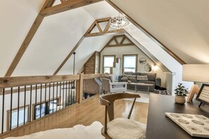 Interior - Francis Oaks - Luxurious, Hot Tub, Dog Friendly (Ellijay)