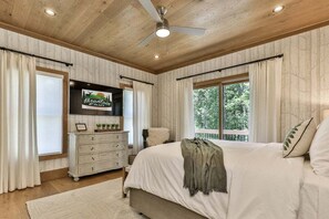 3 bedrooms, iron/ironing board, WiFi, bed sheets - Francis Oaks - Luxurious, Hot Tub, Dog Friendly (Ellijay)