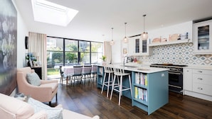 House | 5 bedrooms, Internet - Sunlit Symphony in London (London)