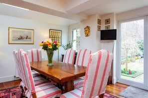 House | 3 bedrooms - Rose-tinted Charm in London (London)