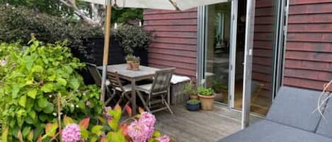 شقة | 4 عدّة غرف نوم وخدمة الإنترنت