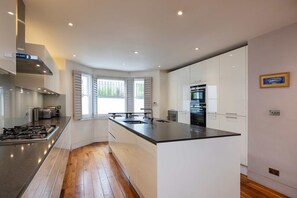 House | 5 bedrooms, Internet