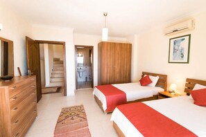 3 Schlafzimmer, Zimmersafe, Bügeleisen/Bügelbrett, Reisekinderbett