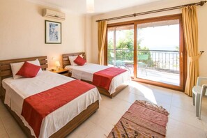 3 Schlafzimmer, Zimmersafe, Bügeleisen/Bügelbrett, Reisekinderbett