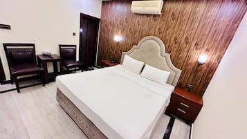 Deluxe Room, City View | Soundproofing, free WiFi