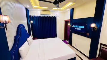 Deluxe Room, City View | Soundproofing, free WiFi