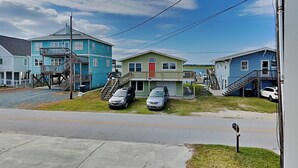 Exterior - The Sassy Sea Turtle | Spacious + Pet-Friendly Retreat, Just Steps From The Beac (Topsail Beach)