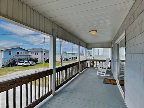 Spacious Pet-friendly Home, Across from the Beach