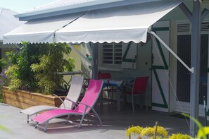 Outdoor dining - Gites for 4 people (saint François)