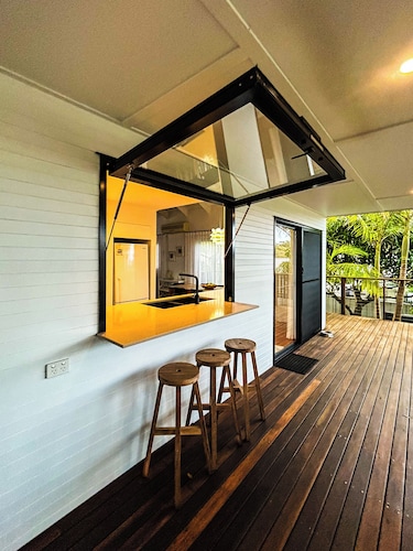 Pet Friendly Sapphire House at Diamond Beach is a gorgeous 4 bedroom home