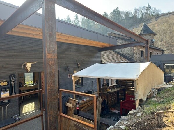 Property grounds - Sleep next to the castle and feel like royalty (Manderscheid)