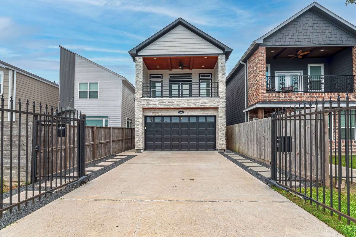 Photo 34 of Downtown Houston Escape 3BR Modern Home + Heated Pool