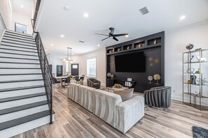 Smart TV - Downtown Houston Escape 3BR Modern Home + Heated Pool (Houston)