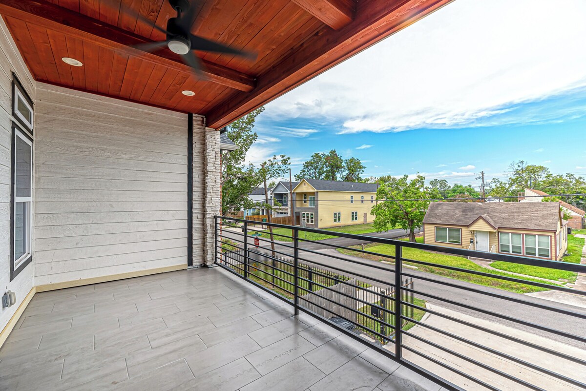 Photo 7 of Downtown Houston Escape 3BR Modern Home + Heated Pool