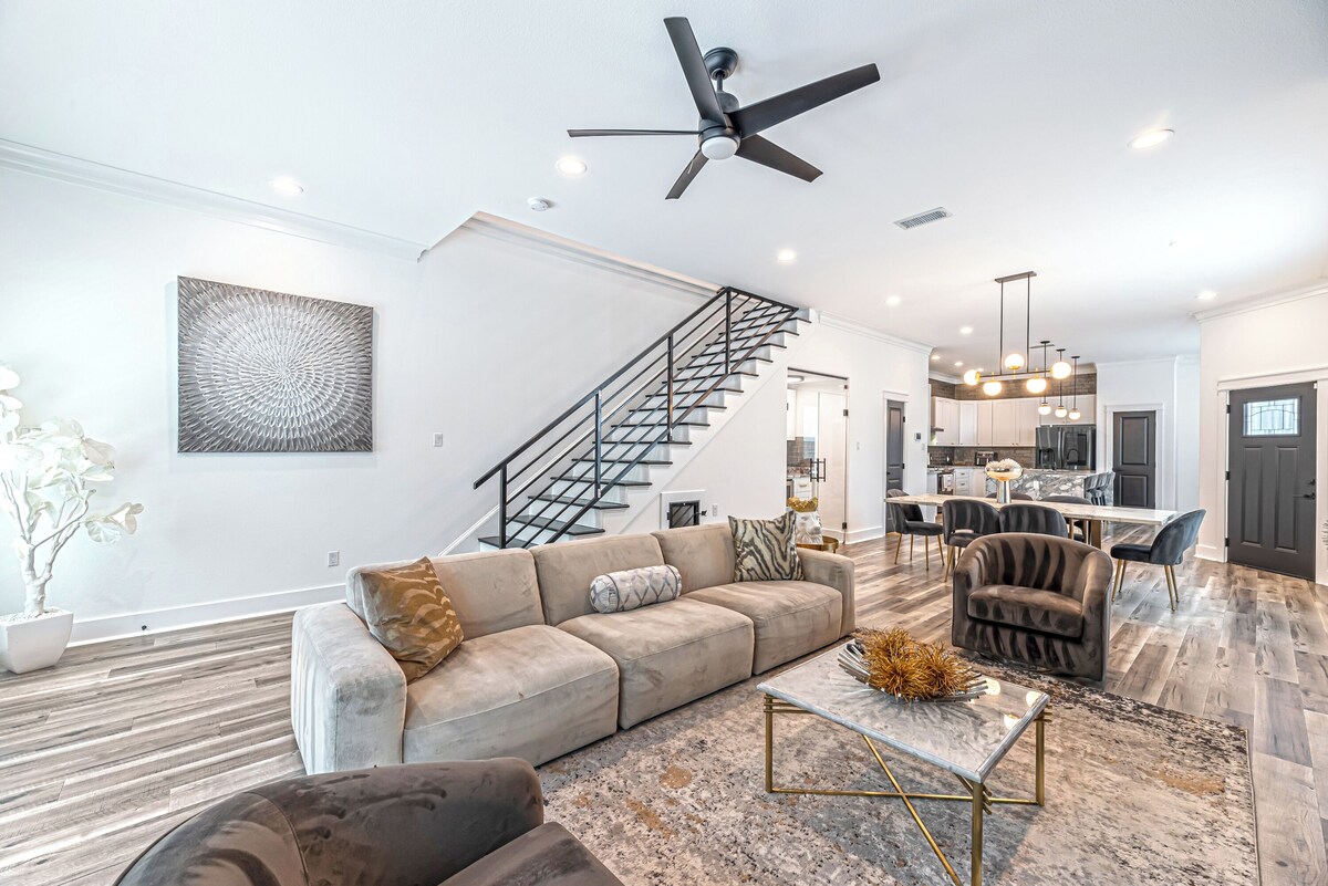 Photo 47 of Downtown Houston Escape 3BR Modern Home + Heated Pool