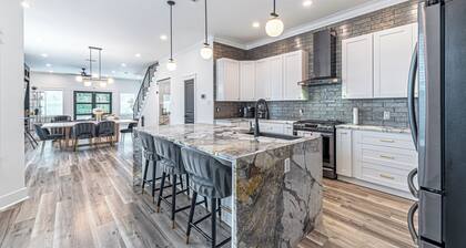 Downtown Houston Escape 3BR Modern Home + Heated Pool