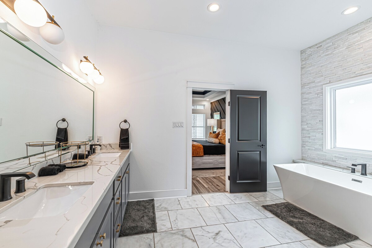 Photo 26 of Downtown Houston Escape 3BR Modern Home + Heated Pool