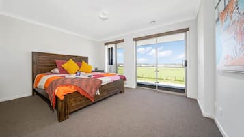 4 Schlafzimmer, Schreibtisch, WLAN