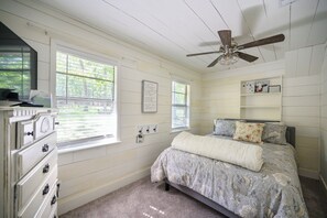 4 bedrooms, internet, bed sheets