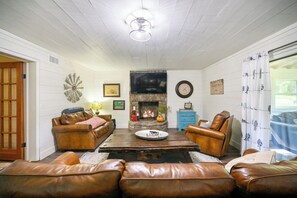 Smart TV y chimenea 