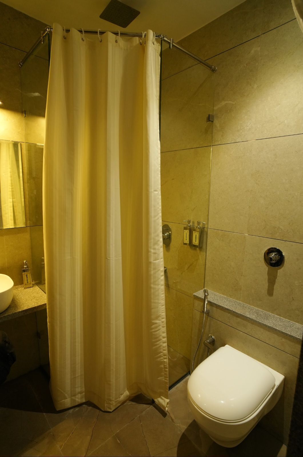 Deluxe Double Room | Bathroom | Shower, rainfall showerhead, free toiletries, towels