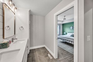 Huis, 4 slaapkamers | 4 slaapkamers, een strijkplank/strijkijzer, gratis wifi