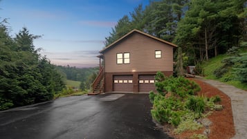 House, 3 Bedrooms | Exterior