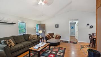 House, 3 Bedrooms | Living area | Smart TV