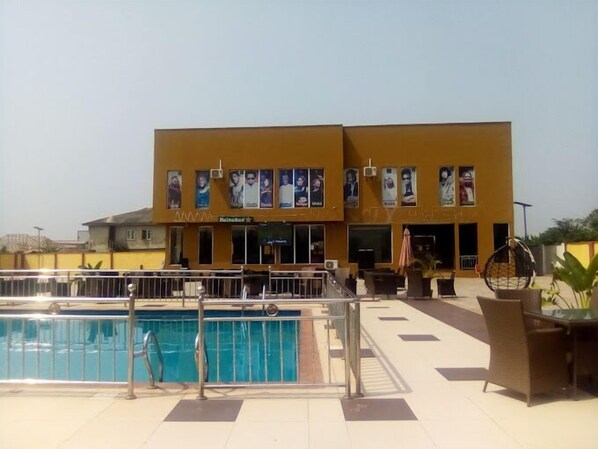Outdoor pool - AM 2 PM Hotel and Suites (Ijebu Ode)