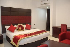 Deluxe Room, Balcony, City View | Desk, laptop workspace, WiFi (free) - AM 2 PM Hotel and Suites (Ijebu Ode)