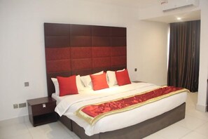 Habitació Deluxe, balcó, vistes a la ciutat | Escriptori, espai de treball apte per a portàtils i wifi gratuïta 