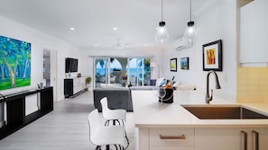 Appartement, 3 chambres | Coin séjour