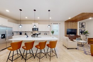 Villa, meerdere slaapkamers | Privékeuken | Een koelkast, een oven, een koffiezetapparaat/waterkoker