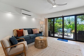 Apartamento, 1 habitación | Zona de estar | Una Smart TV