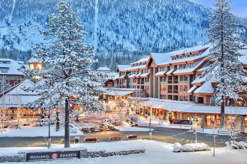 Luxury 4bdr Residence Steps From Heavenly Village 4 Bedroom Condo