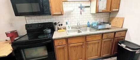 Geladeira, micro-ondas, fogão, cooktop