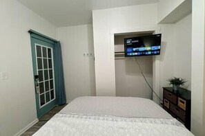 1 bedroom, iron/ironing board, WiFi, bed sheets - 1157#3 / Tiny studio, Great Location, Dubuque (Dubuque)