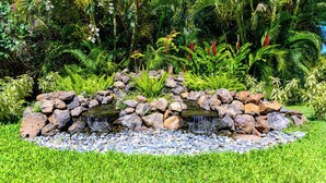 Property grounds - Blissful 1 Bedroom w/lanai, WiFi, and Cable-#H206 (Kihei)