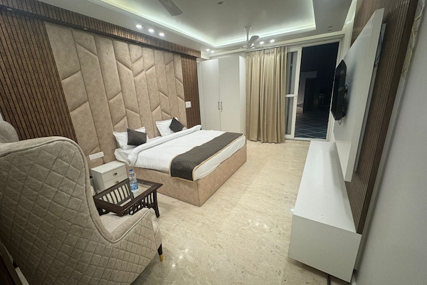 Chambre Simple Deluxe, balcon, vue ville | Literie de qualité supérieure, matelas mémoire de forme, bureau