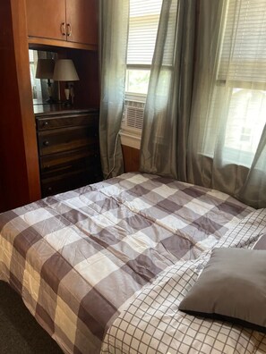 1 bedroom, desk, iron/ironing board, Internet