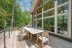 Outdoor dining - Dog Friendly Luxe Deep Creek Stay w/ Indoor Pool (Swanton)
