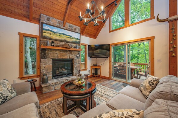 Smart TV, fireplace - New! Charming Lake Chalet w/ Dock & Hot Tub (McHenry)