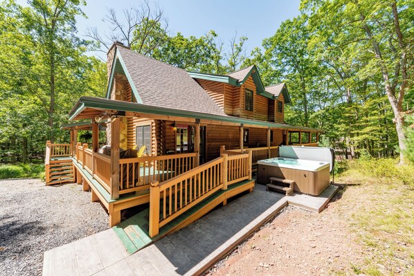 Outdoor spa tub - Rustic Deep Creek Cabin w/ Fire Pit & Hot Tub (Swanton)