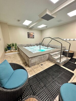 Indoor spa tub - Plantation West Condos (Gulf Shores)